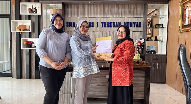 PT GGP Bantu Pembangunan Gedung Laboratorium di SMAN 1 Terusan Nunyai
